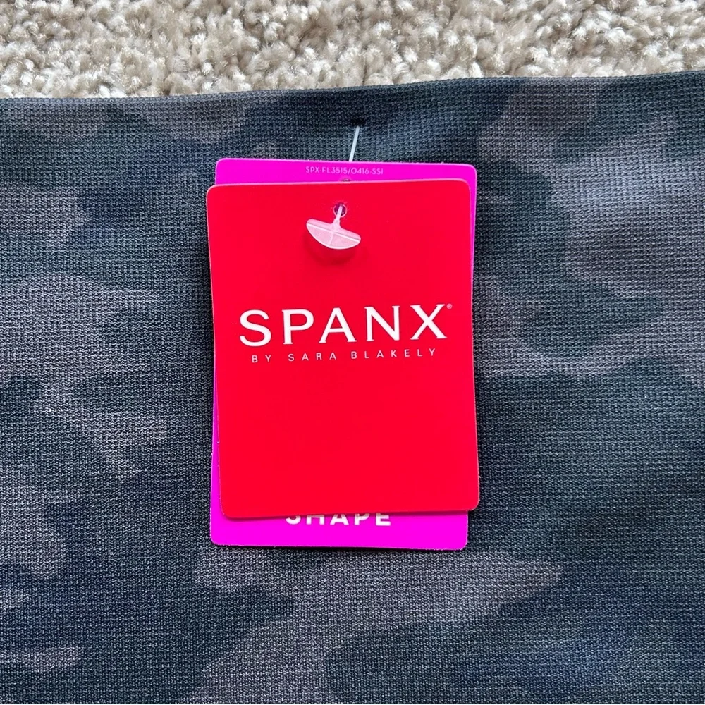 Spanx NWT Look At Me Now Seamless Leggings Black Camo Size Large FL3515 - Picture 4 of 10